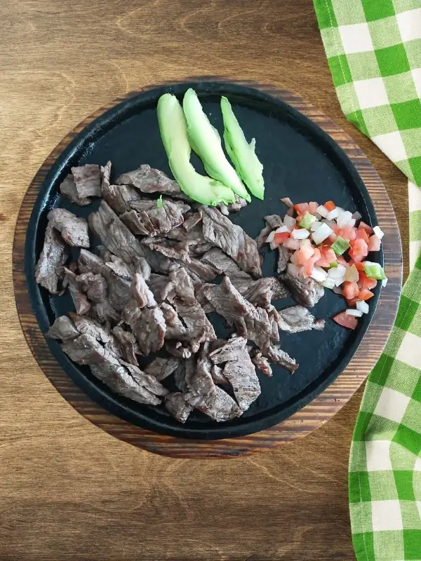 Tacos de arrachera premium asada al carbón con carne de Monterrey en el restaurante TBoncito, Tlalpan CDMX.